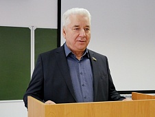 Александр Крупин принял участие в обсуждении темы становления советской власти