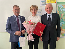 Владимир Нефедьев встретился с учителями тюменской гимназии №1
