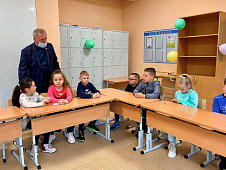 Владимир Нефедьев посетил пришкольные детские лагеря в Нягани в первые дни их работы