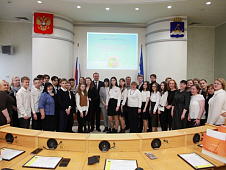 Елена Кашкарова наградила победителей конкурса на лучшее знание законодательства в сфере защиты прав потребителей