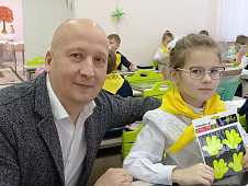 Дмитрий Плотников принял участие в уроке «Разговор о важном» в Новом Уренгое
