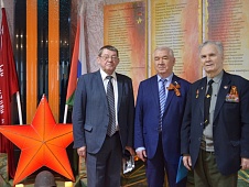 Сергей Корепанов поздравил членов областного совета ветеранов войны и труда с Днем Победы