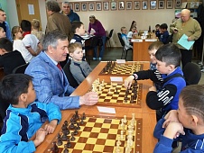 Фуат Сайфитдинов принял участие в торжественной церемонии открытия турнира между детскими командами четырех шахматных школ