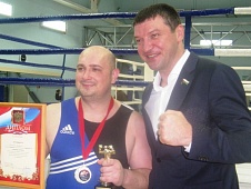 Евгений Макаренко посетил турнир по боксу сотрудников полиции