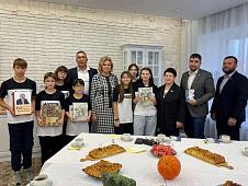 Ямальские депутаты посетили детский дом «Сияние Севера»
