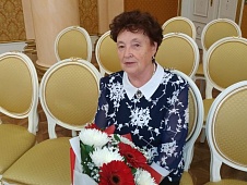 Тамара Казанцева поздравила супружескую чету ветеранов с бриллиантовой свадьбой