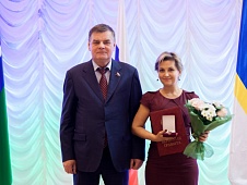 Вячеслав Танкеев вручил награды югорчанам в честь Дня рождения Югры