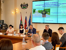 Эдуард Омаров провел рабочую встречу с администрацией Заводоуковского городского округа и местными предпринимателями