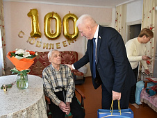 Александр Анохин поздравил ветерана Великой Отечественной войны со 100-летним юбилеем