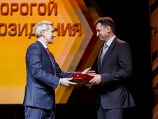 Андрей Артюхов поздравил сотрудников ООО «РН-Уватнефтегаз» с 15-летием со дня создания предприятия