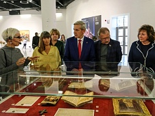 Андрей Артюхов принял участие в открытии выставки из собрания Государственного исторического музея