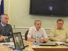 В Тюменской облдуме обсудили подготовку к открытию памятника Александру Ефремову