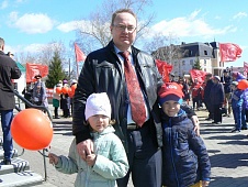 Юрий Юхневич принял участие в первомайских демонстрации и митинге