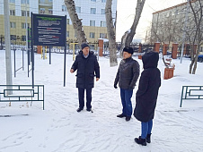 Юрий Баранчук проверил качество уборки снега на дворовых территориях своего избирательного округа