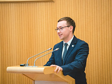Председатель Общественной молодежной палаты при Тюменской областной Думе Кирилл Харитонов выступил на межрегиональной молодежной конференции в Ханты-Мансийске
