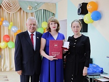 Владимир Столяров вручил заслуженные награды лучшим педагогам детского сада № 50