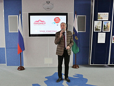 В Тюменской областной Думе открылась выставка, посвящённая истории развития детско-юношеского туризма и краеведения