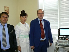 Юрий Юхневич приобрел медицинское оборудование для акушерско-гинекологического отделения тюменской поликлиники №3