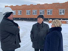 Юрий Конев осмотрел ход работ по строительству школы в жилом районе «Казарово»