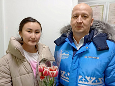 Дмитрий Плотников поздравил женщин с праздником Весны