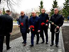 Сергей Корепанов и Андрей Артюхов почтили память жертв преступлений нацистов в годы Великой Отечественной войны