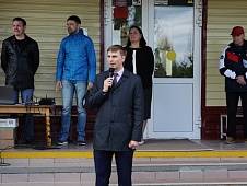 Дмитрий Новицкий поздравил школьников села Перевалово с Днем защиты детей