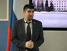 Иван Вершинин провел парламентский урок в Тюменской областной думе