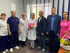 Дмитрий Плотников поздравил медиков с профессиональным праздником