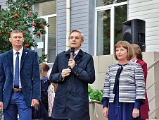 Андрей Артюхов поздравил учеников школы №7 с Днём знаний